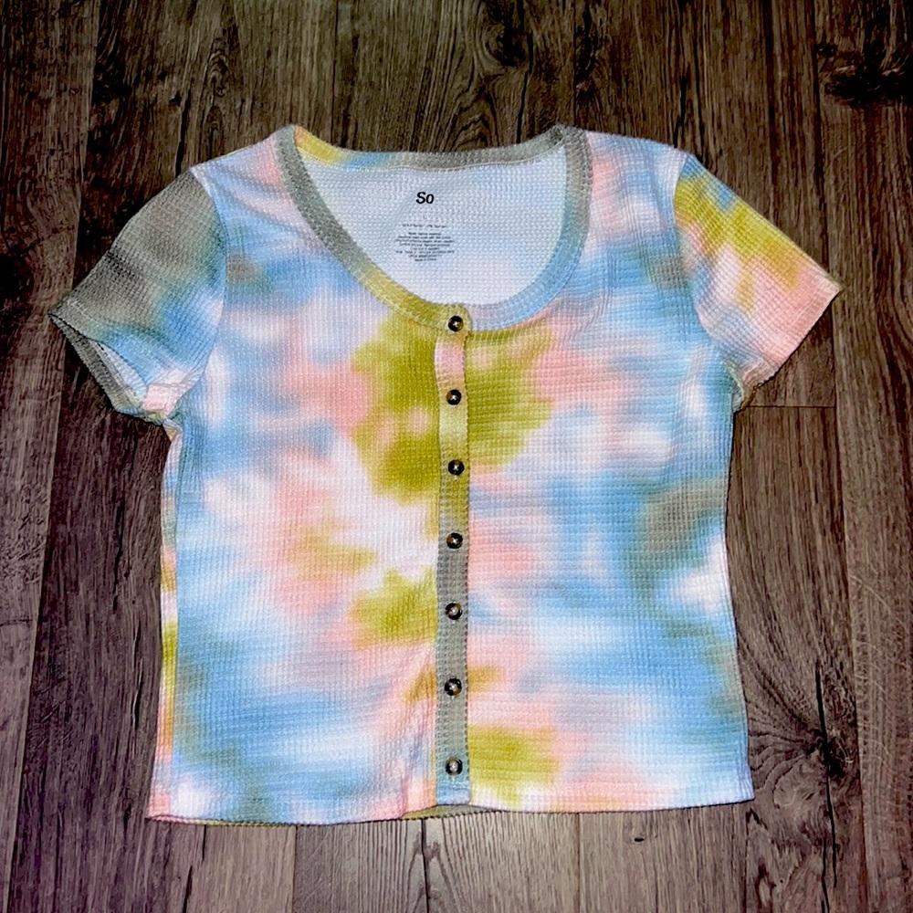 Over sized crop. Large and mixed color